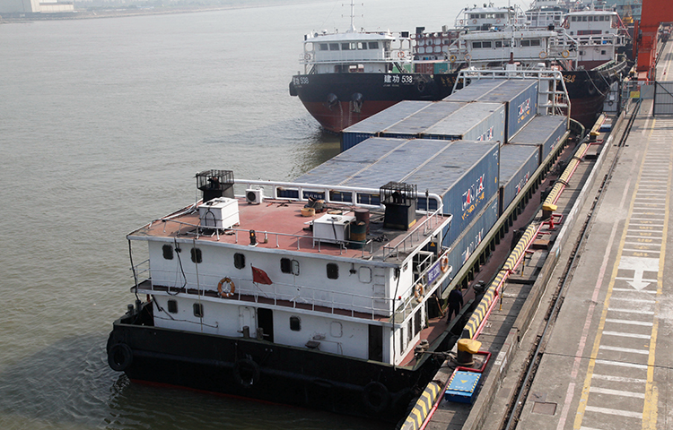 拱北海关查获近年来最大一起单船涉嫌走私冻品进境案(图)