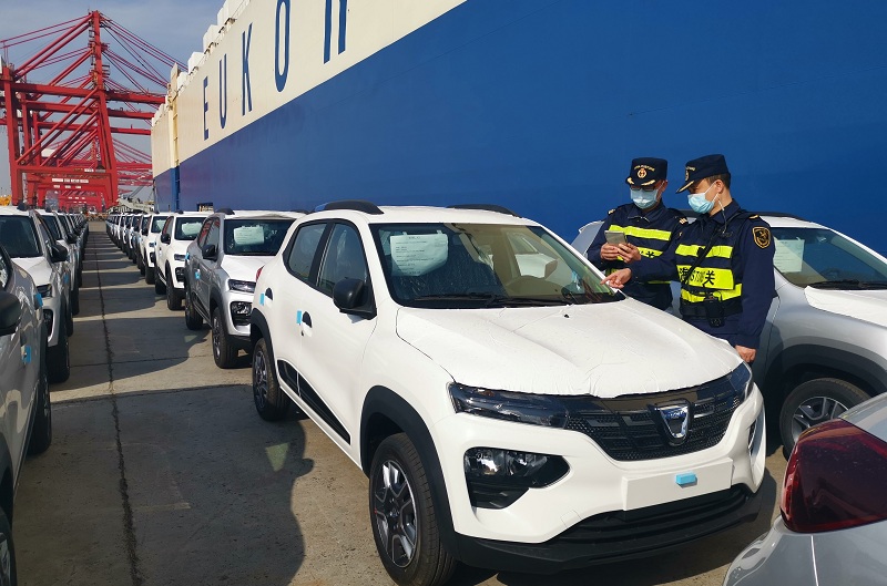 上海海关多措并举支持汽车出口创新高图