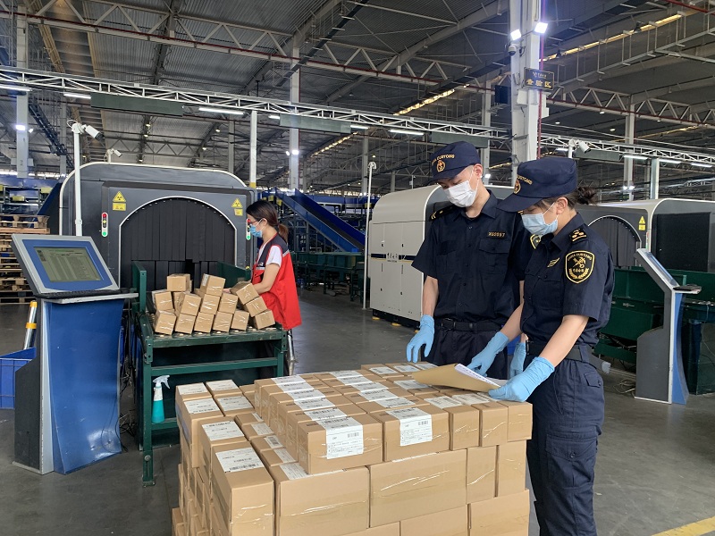 深圳海关高效监管确保618跨境商品通关顺畅图