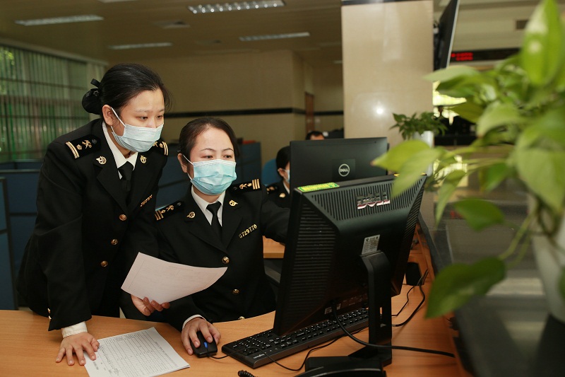 预约叫号,到如今的远程沟通,线上办理;从报关员携纸质单证现场交单